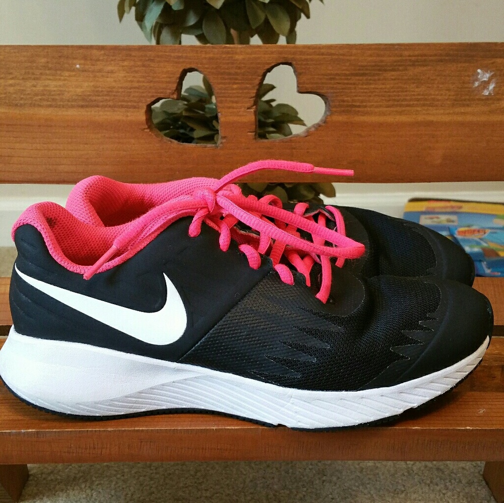 Nike girls Star Runner sneakers